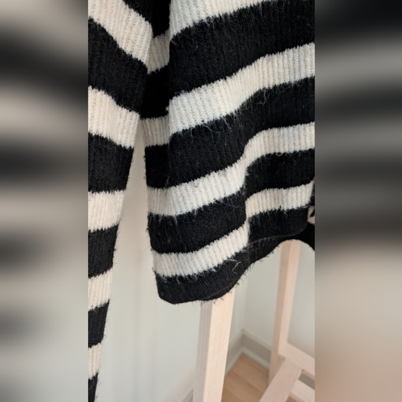 H&M Women's Black and White Striped Cardigan Sweater, Sz M - Picture 6 of 9